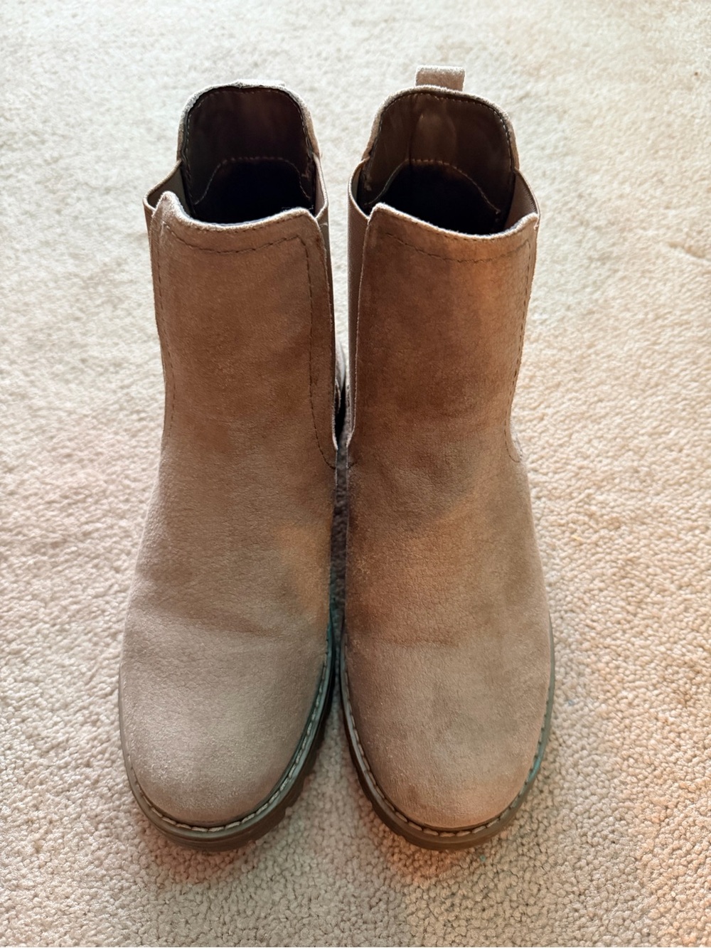 EUC Women's Chelsea Style Ankle Boots - Taupe size 9.5